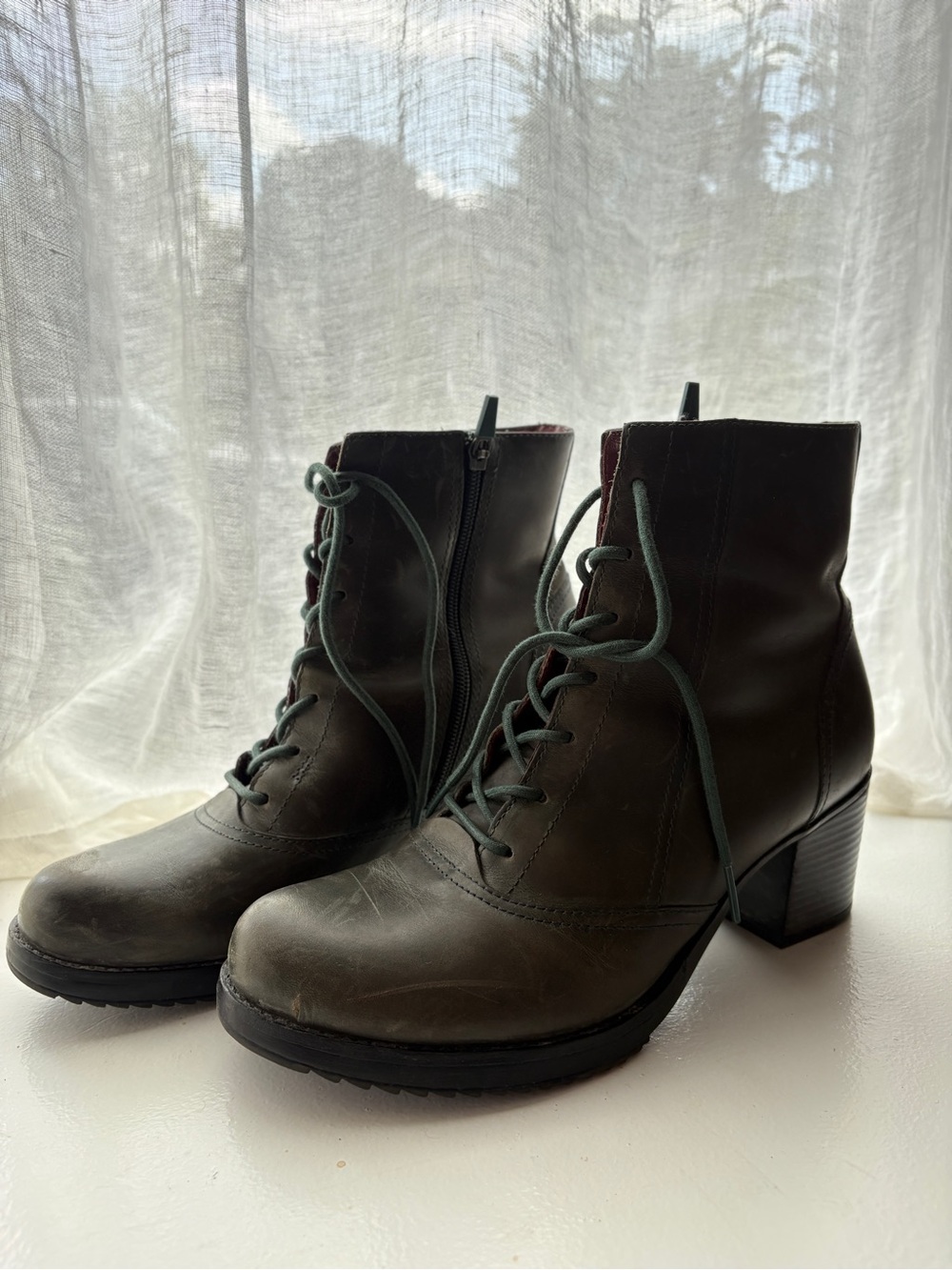 US 10 / EU 41 Dansko Ames Olive Green Lace-Up Leather Ankle Boots